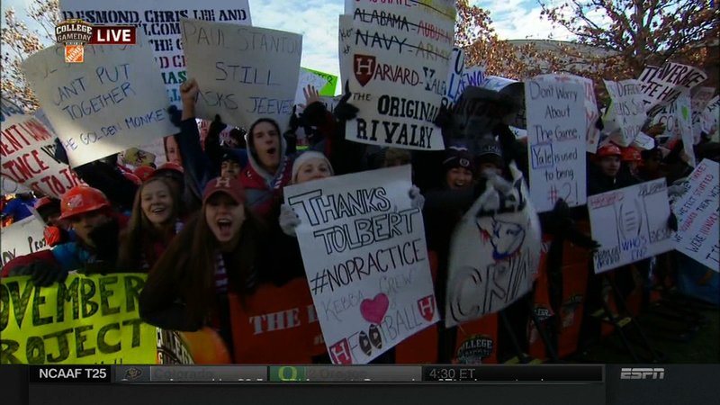 Illustration for article titled "Yale Cites Wikipedia": Your College GameDay Sign Roundup